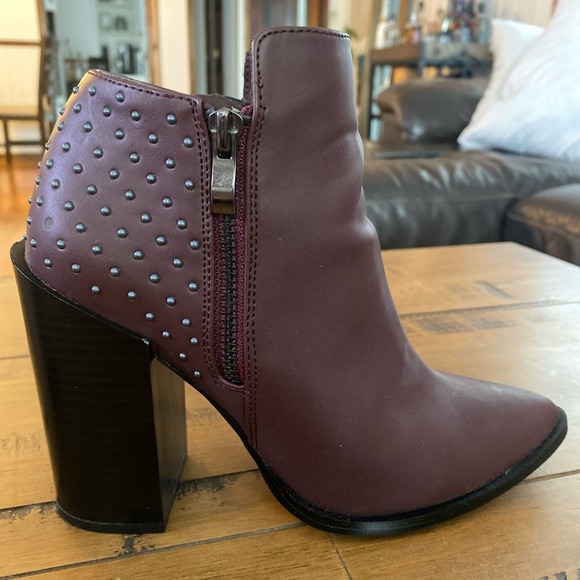 Justfab bootie. Burgundy . Worn. Edgy bootie. - Picture 3 of 6